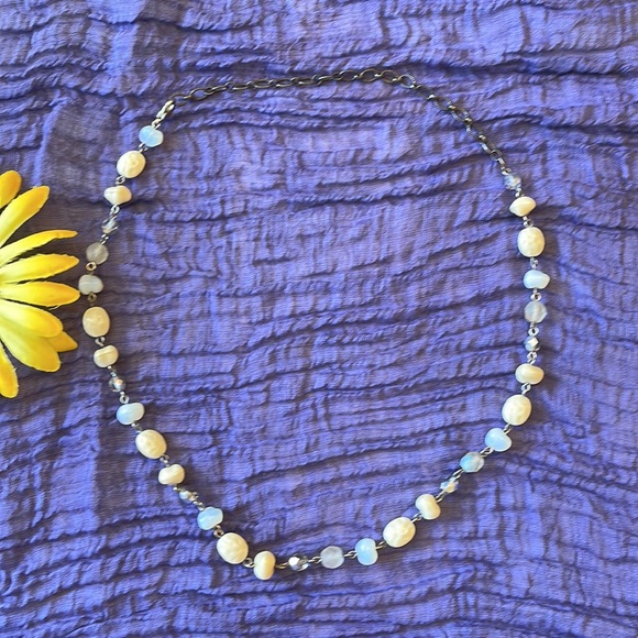 🌺 Fun, Feminine & Flirty Neutral Color Beaded 11” Drop Necklace Just for You! - Picture 4 of 9